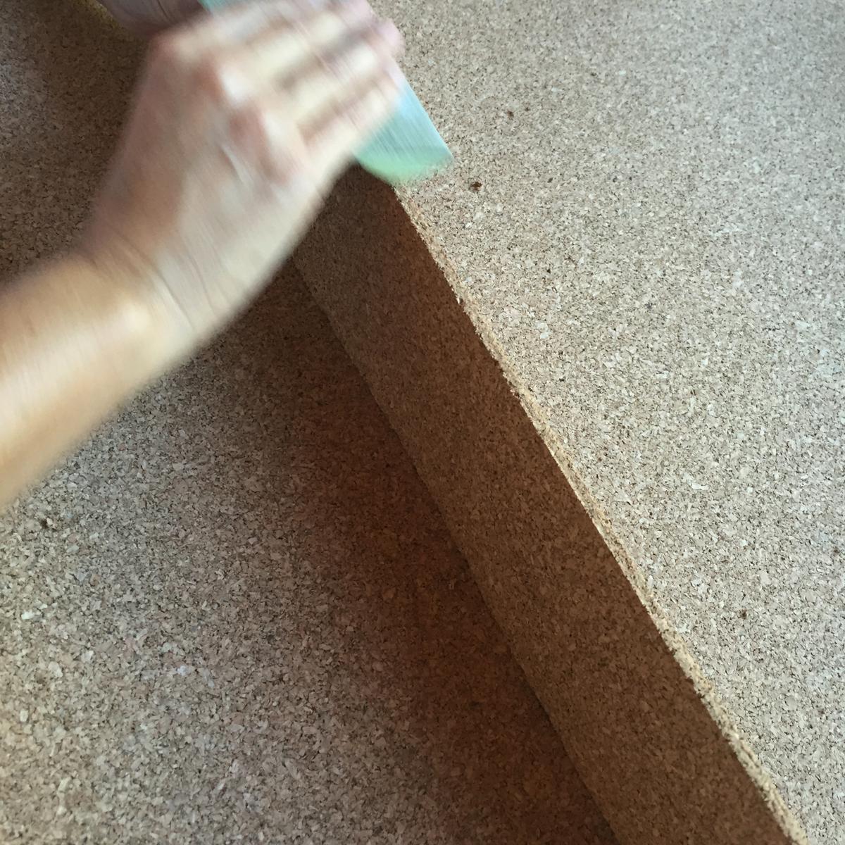 podemos lijar el borde con una lija para quitar las posibles rebarbas