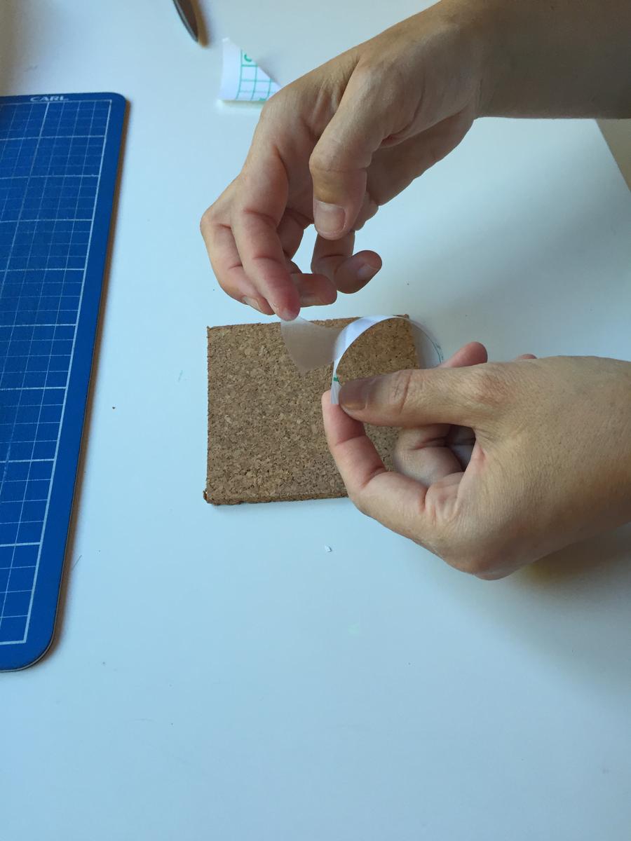 06-posavasos-de-corcho-colocamos-las-plantillas-triangulares