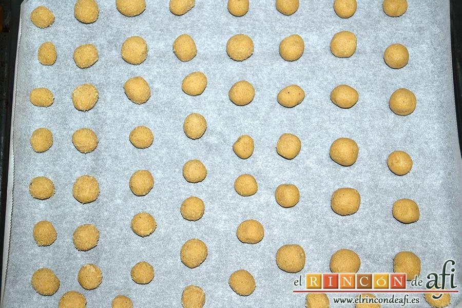 Pebernodder, formar bolitas con las manos