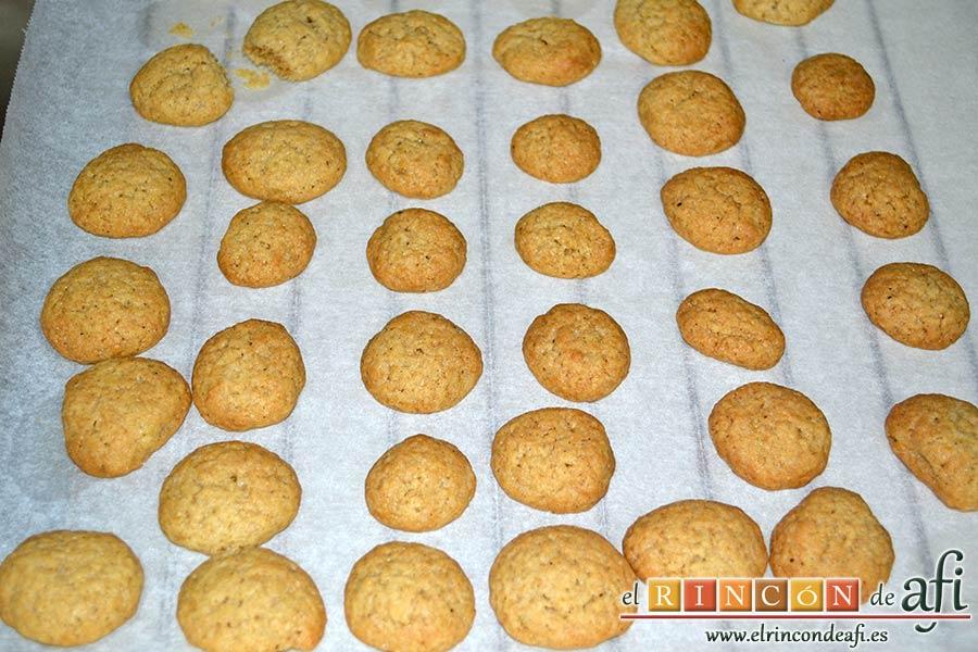 Pebernodder, hornear y dejar enfriar