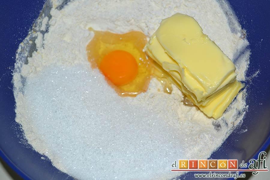 Pebernodder, añadir el azúcar y la mantequilla en pomada