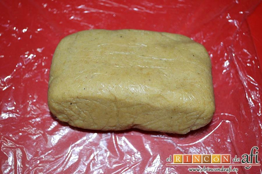 Pebernodder, refrigerar media hora y sacar del film para amasar