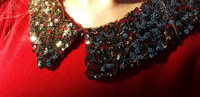 vestido con collar de lentejuelas elegante