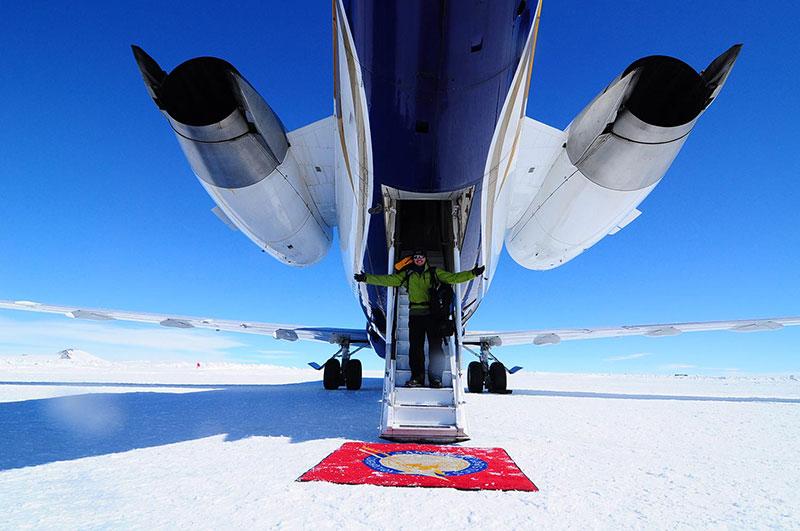 white-desert-first-steps-on-antarctica