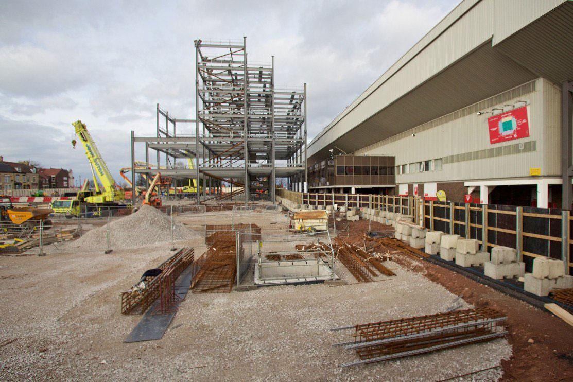 La nueva grada de Anfield, en marcha