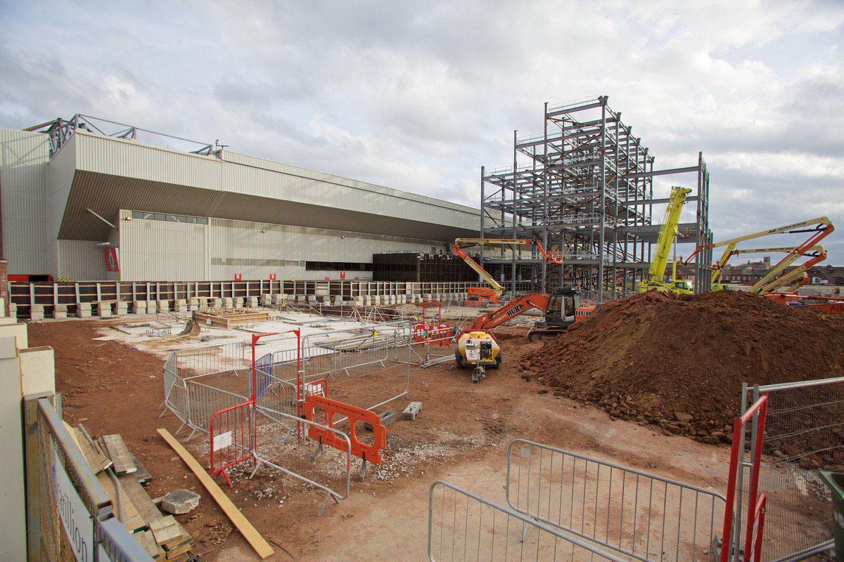 La nueva grada de Anfield, en marcha