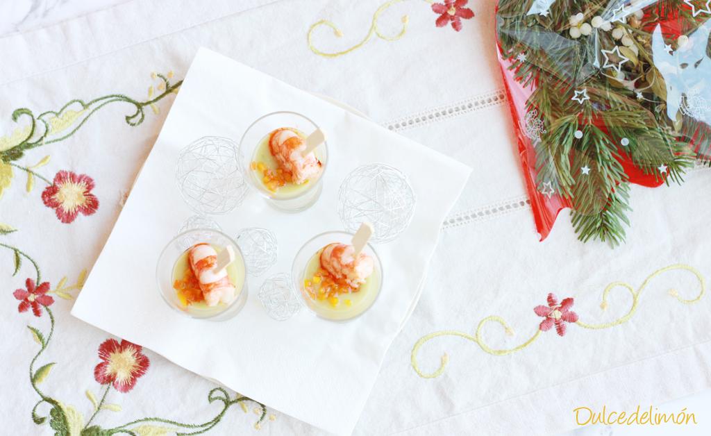 Aperitivo de crema de aguacate con gamba picante