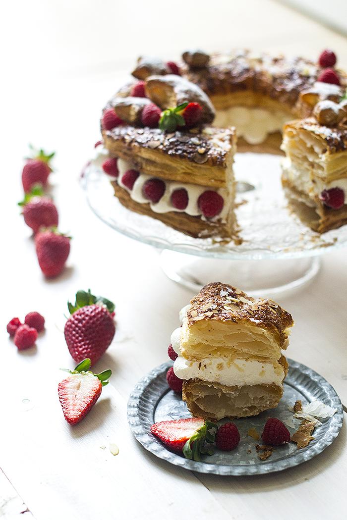 Tortel de hojaldre y nata (crema de leche) para Reyes