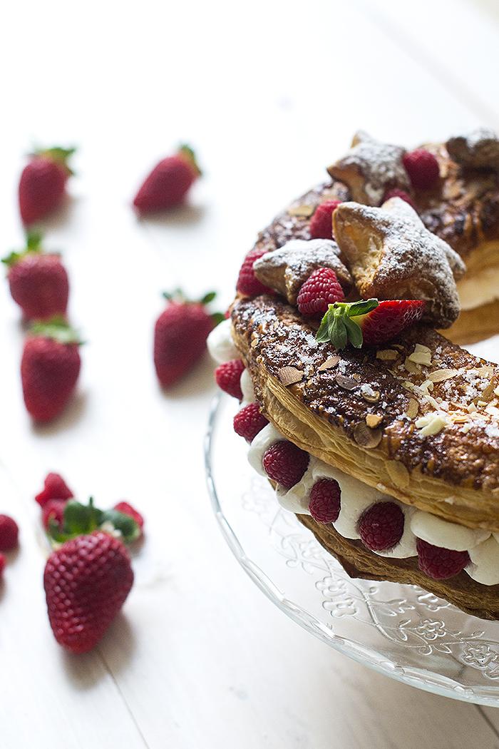 Tortel de hojaldre y nata (crema de leche) para Reyes