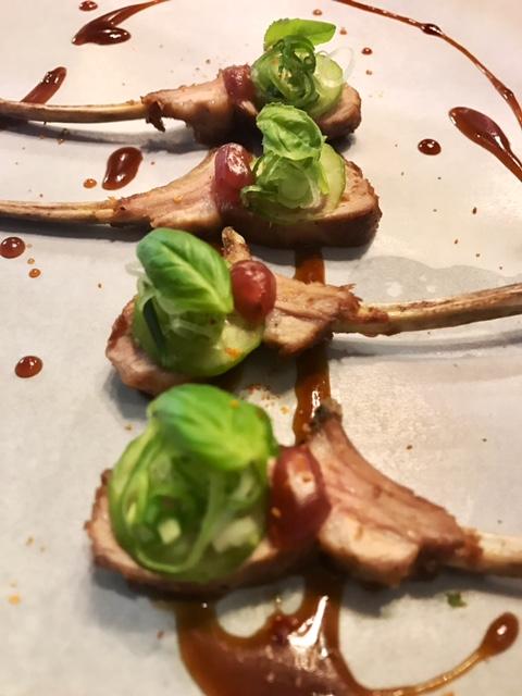 Carré de cordero a la pekinesa