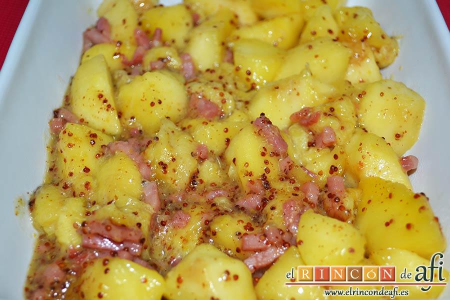 Manzanas y plátanos caramelizados con mostaza antigua y bacon, sugerencia de presentación