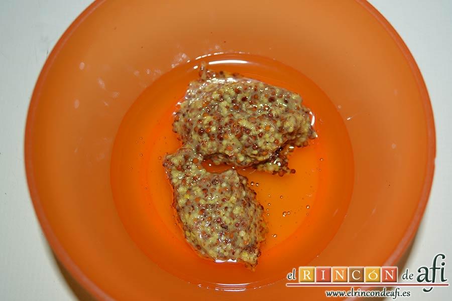 Manzanas y plátanos caramelizados con mostaza antigua y bacon, poner en un bol la miel y la mostaza antigua