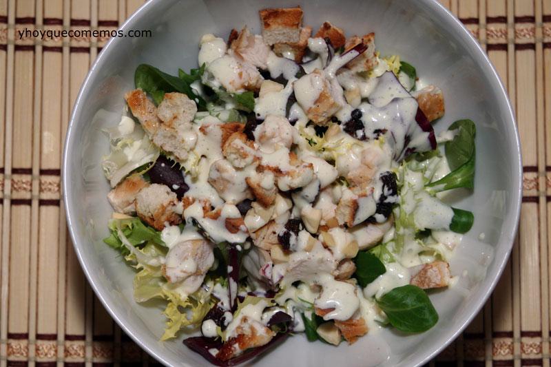 ensalada con salsa de yogourt