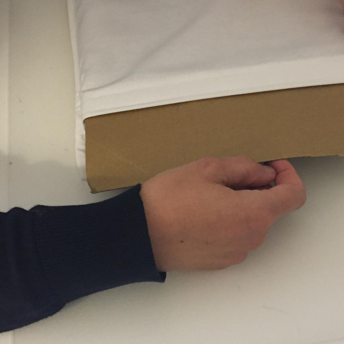 02-diy_pintar_cojines_chalkpaint_-protegemos_carton