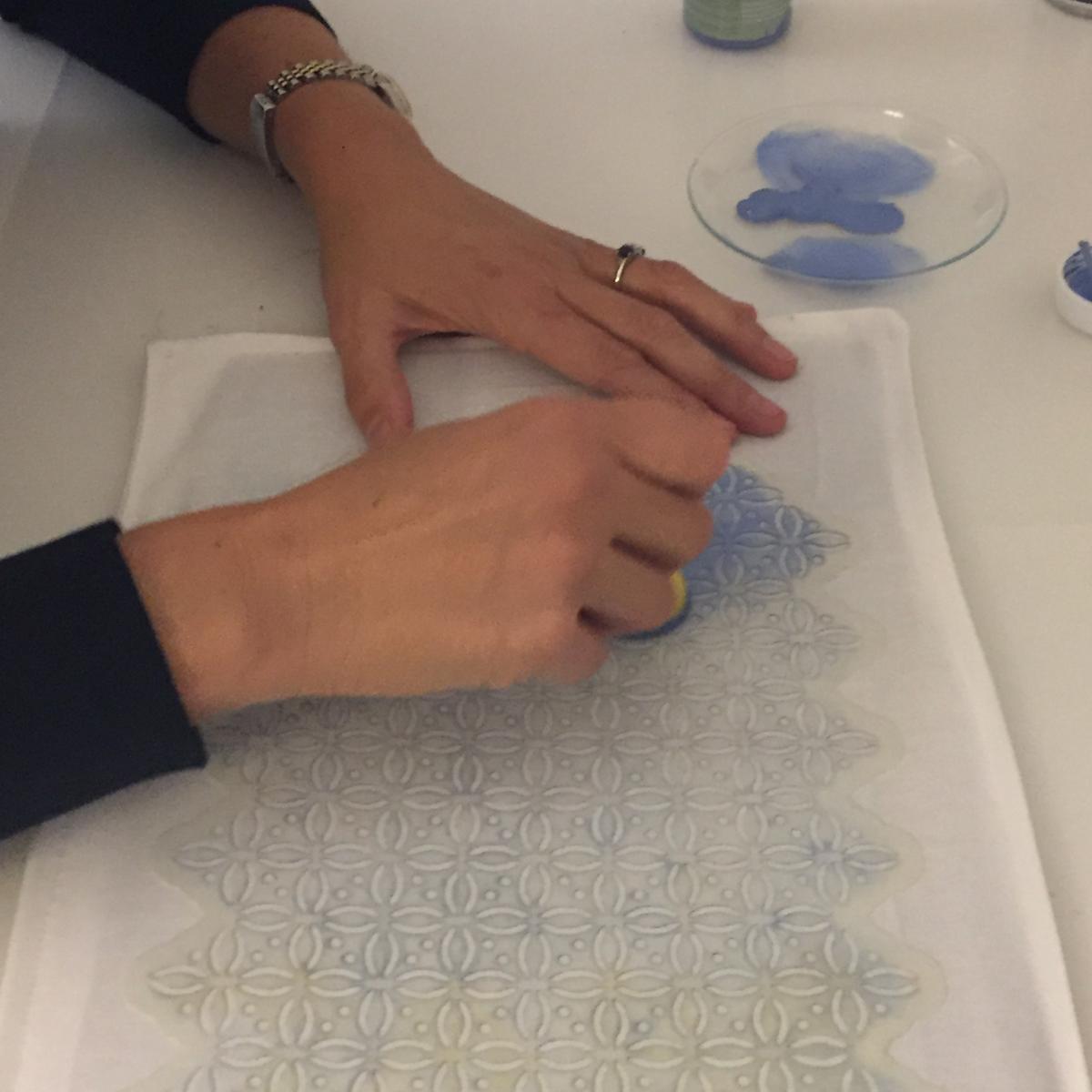 06-diy_pintar_cojines_chalkpaint_pintura_esponja