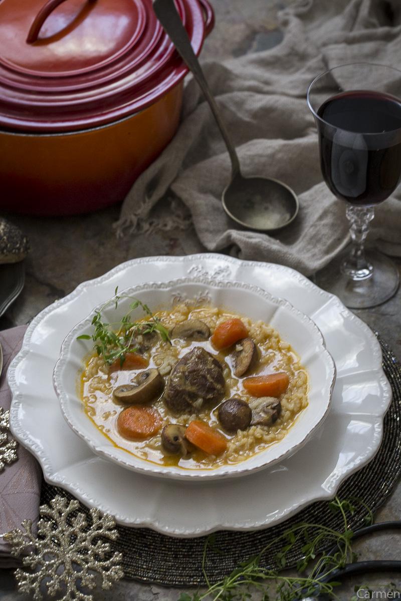 Arroz con carrilleras frontal cerca