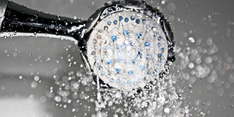 La ducha de Combate: Cómo ahorrar agua en la ducha