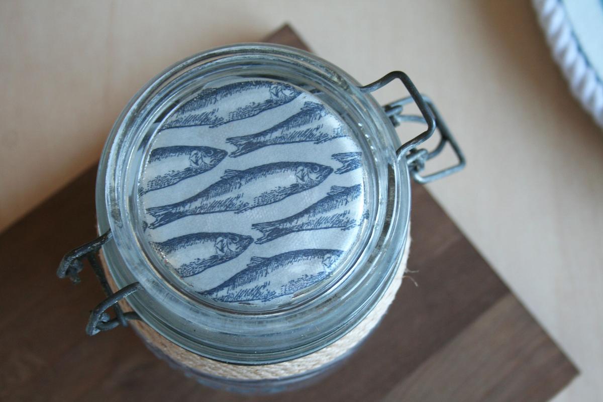 Tarro de cristal decorado con decoupage. Peces. Marinero. Cuerda. Servilleta. DIY.