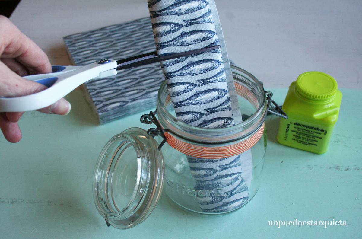 Tarro de cristal decorado con decoupage. Peces. Marinero. Cuerda. Servilleta. DIY.