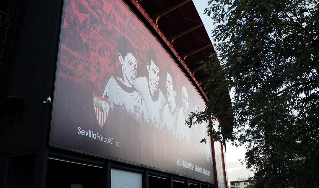 Mural de los jugadores históricos del Sevilla FC