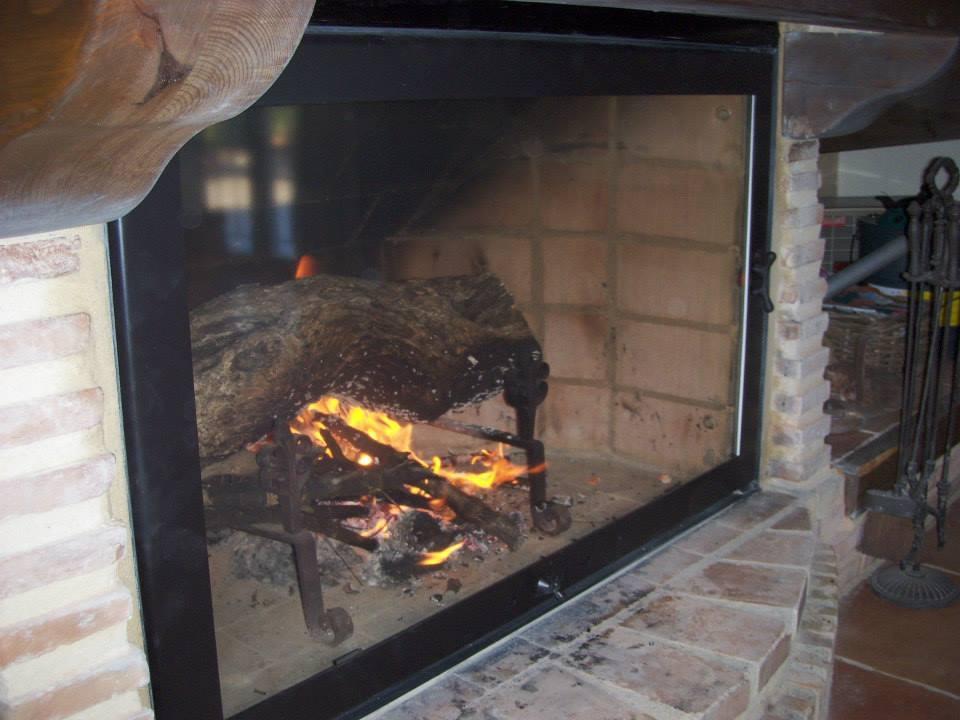 Puertas de chimenea de Hotfiredoor con frente vista panorámica