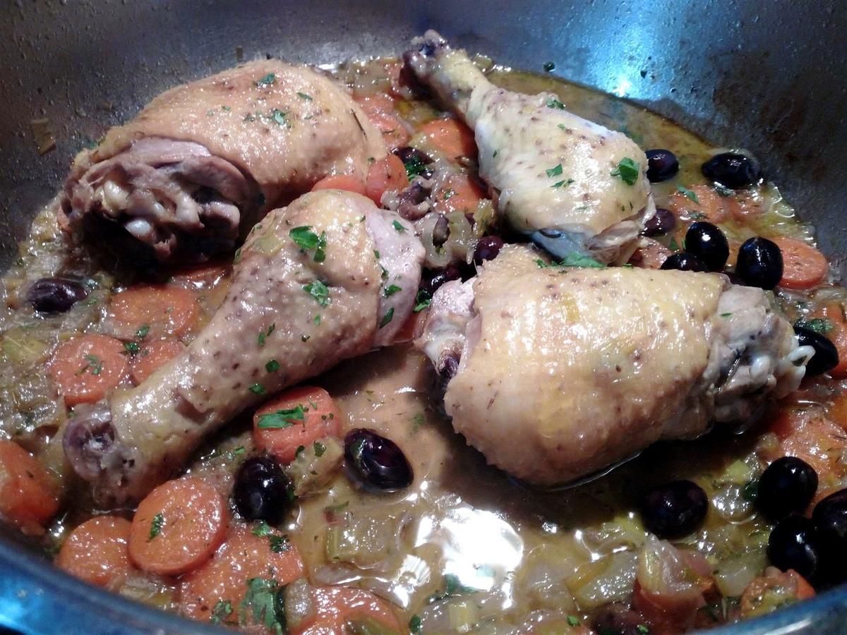 Pollo con verduras y aceitunas - Pollo con aceitunas negras - Fricassea di pollo con cipolle e olive - Chicken with onions and olives