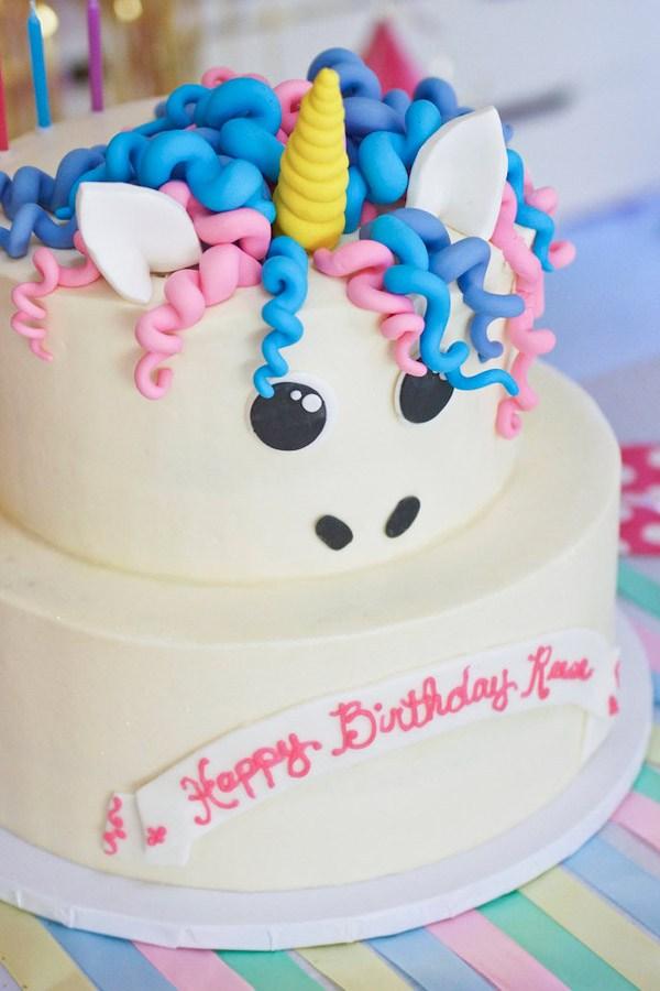http://karaspartyideas.com/2016/09/magical-magic-is-four-real-unicorn-birthday-party.html