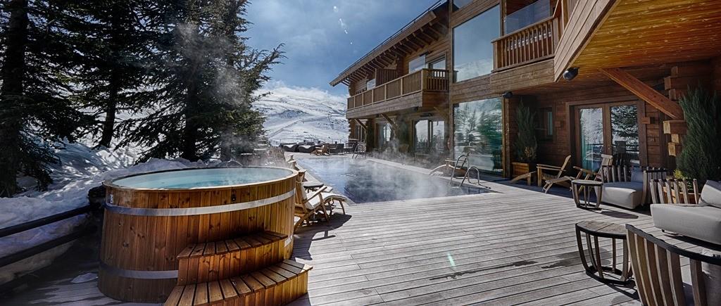 Hotel de estilo nórdico piscina