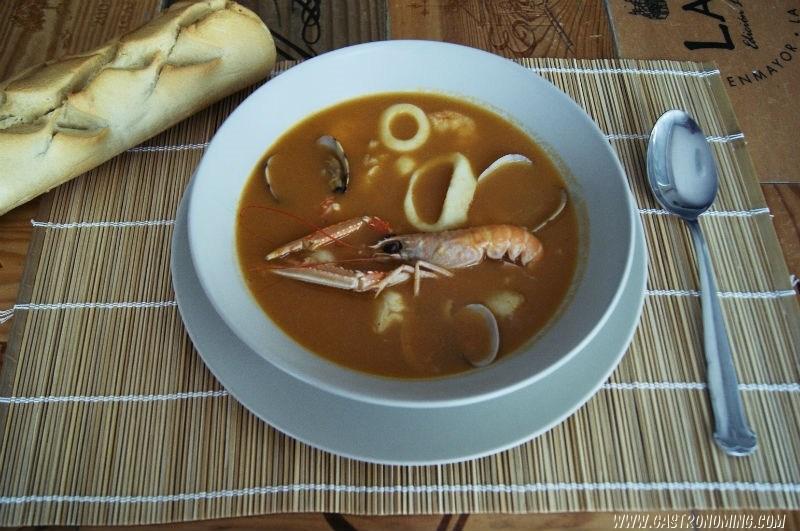 sopa de pescado y marisco