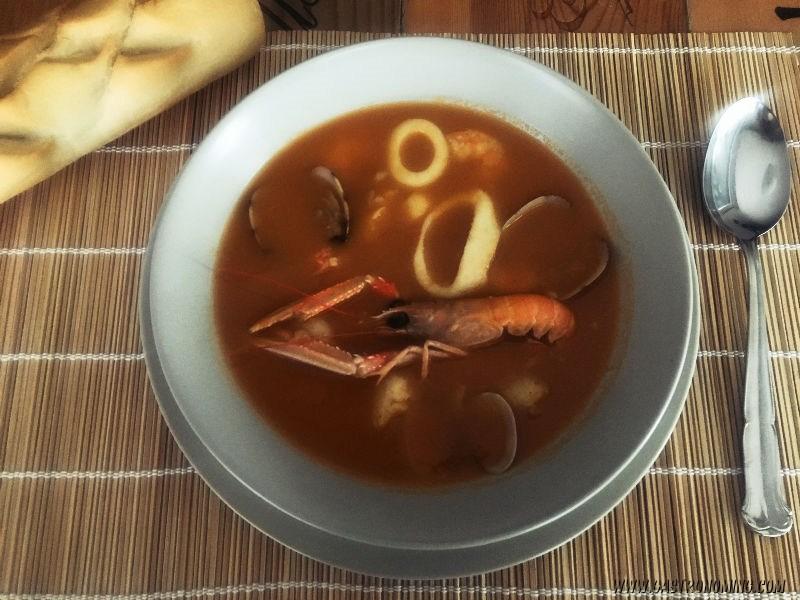 sopa de pescado y marisco