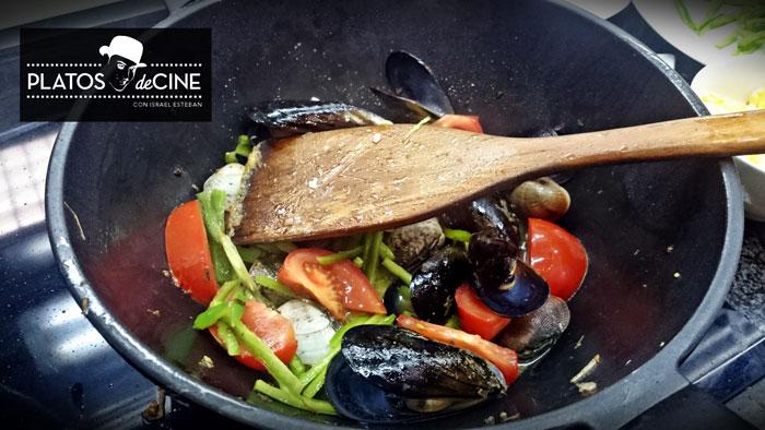 Tallarines con almejas y mejillones