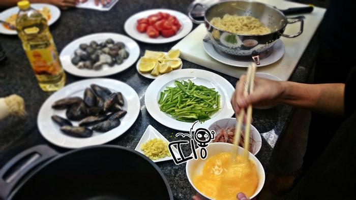 Tallarines con mejillones y almejas