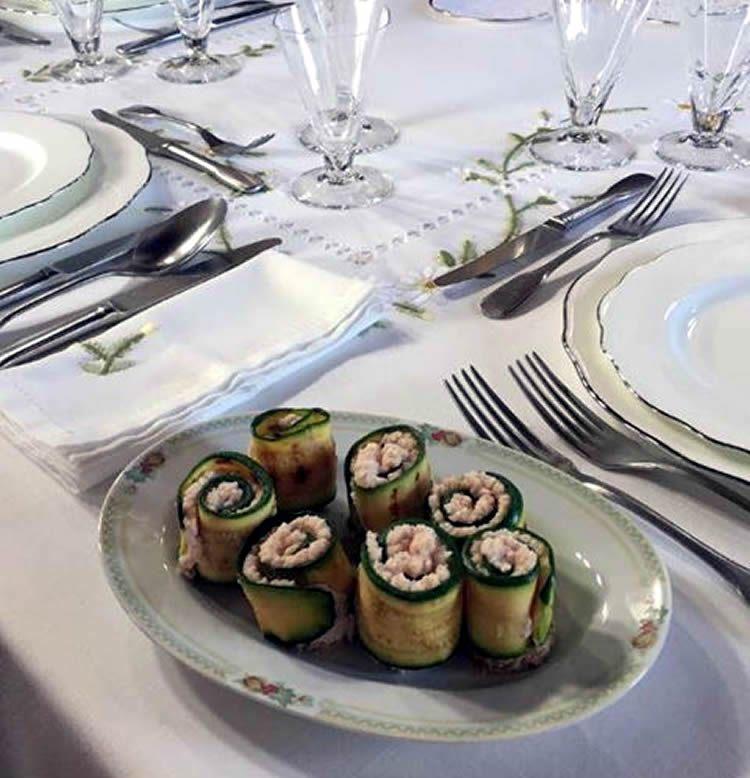 Rottolini di zucchine con spuma al prosciutto