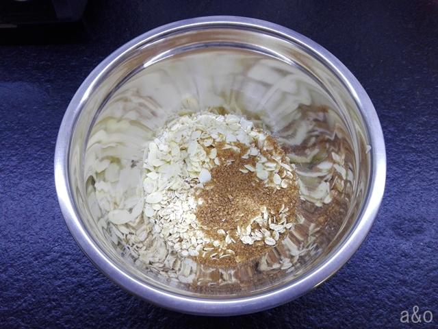 Mezclamos todos los ingredientes secos en un bol. 