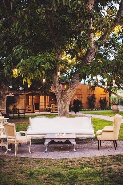 EDISEE_La-boda-con-Diana-Feldhaus_decoración-boda-sofá-chaby-chic-Wedding (42)