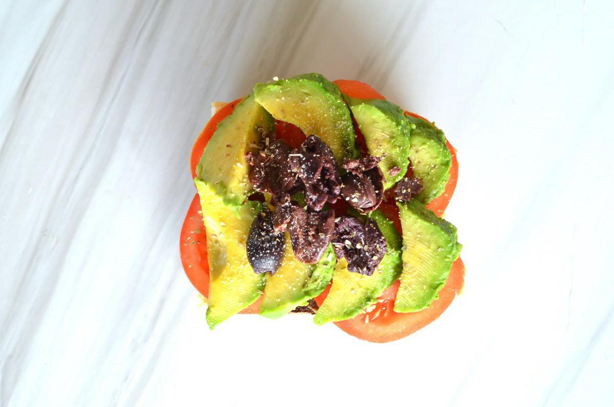 Bocadillo de aguacate vegano