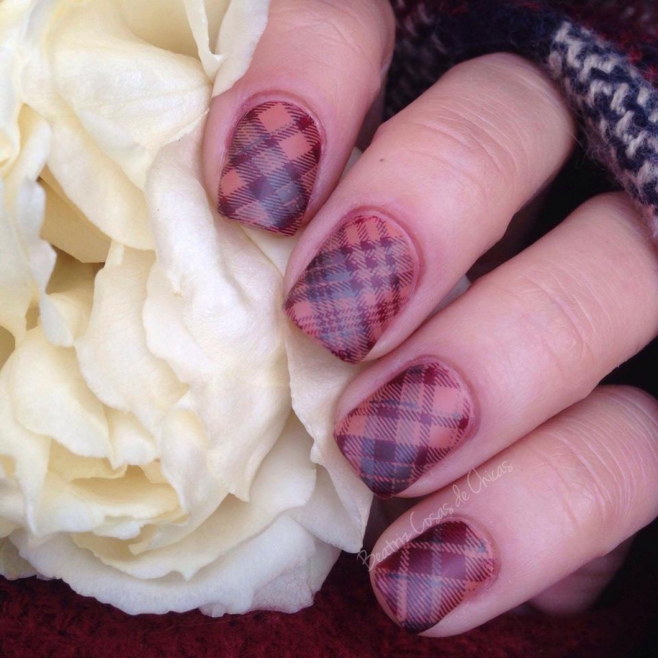 konad-marron-a-cuadros