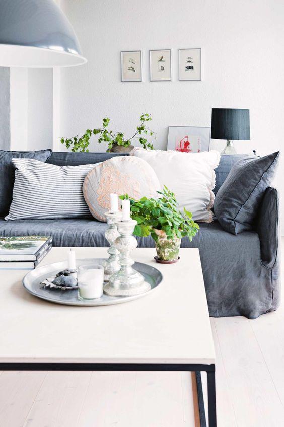 Decorar mesas bajas con bandejas