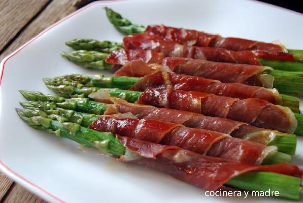 espárragos-trigueros-con-jamón portata~1
