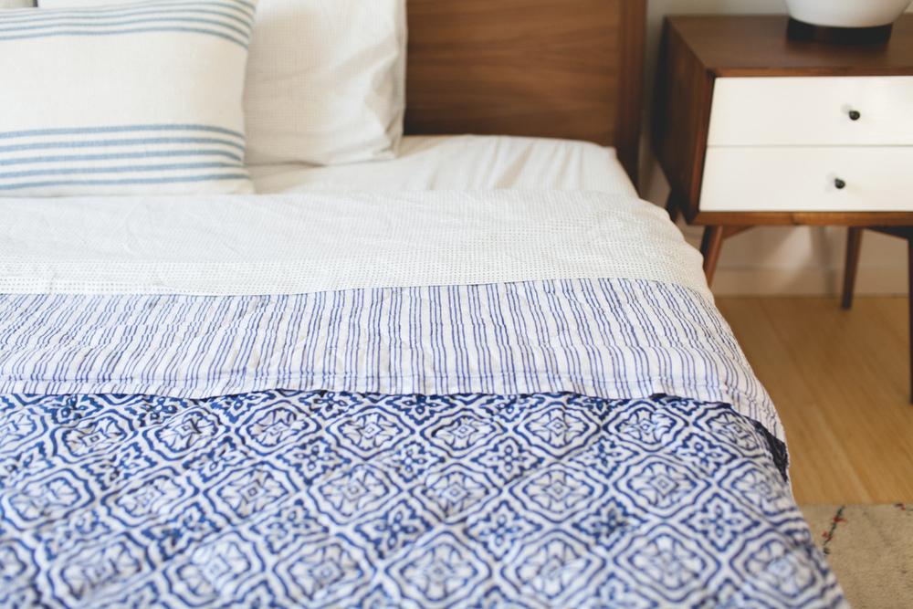 ropa de cama en azul y blanco