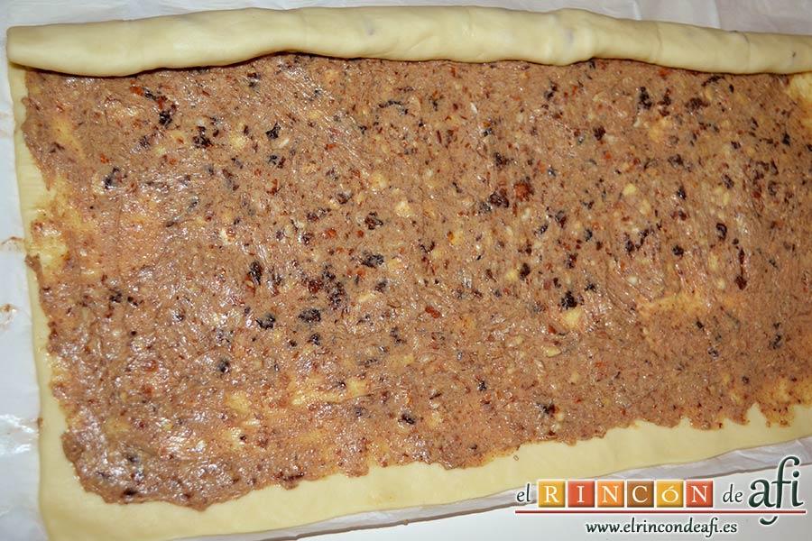 Caracolas de canela, empezamos a enrollar la masa