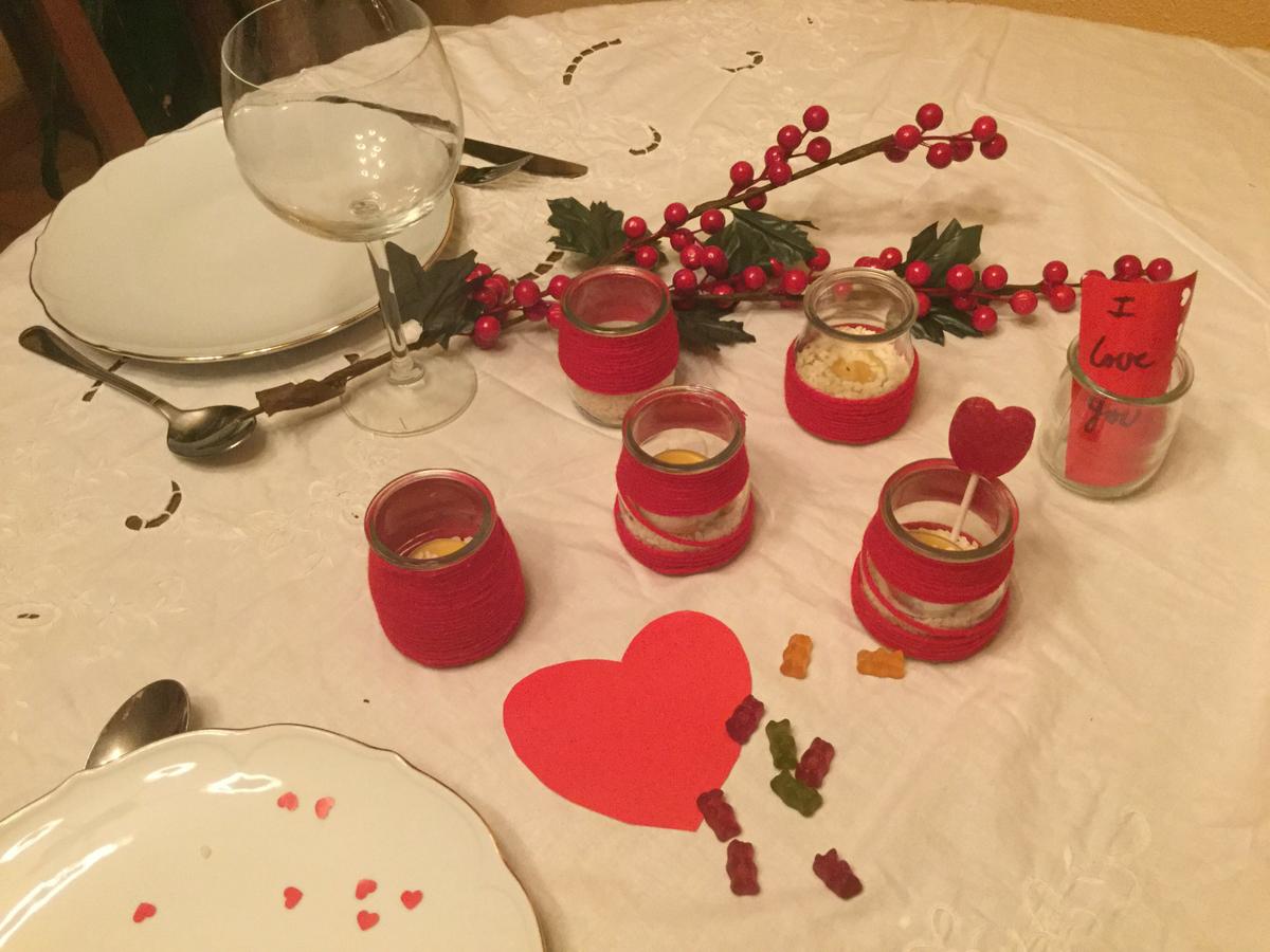 Mesa decorada con nuestros portavelas para San Valentín