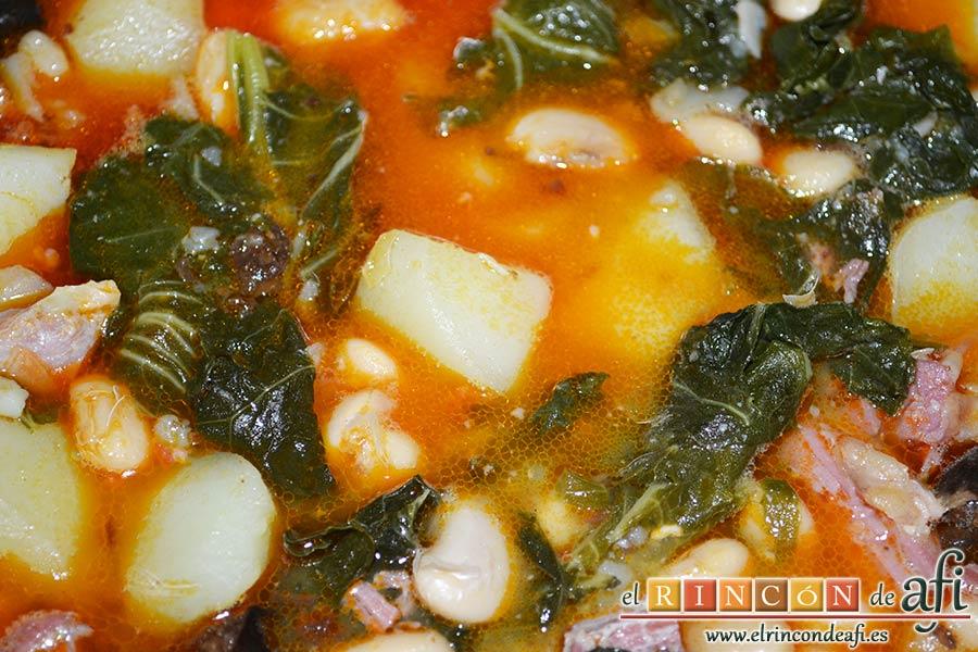 Pote asturiano, dejar cocer todo con la olla destapada unos diez minutos