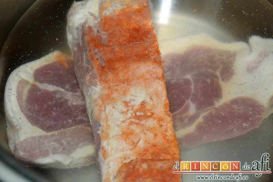Pote asturiano, poner el lacón y la panceta en agua fría desde el día anterior