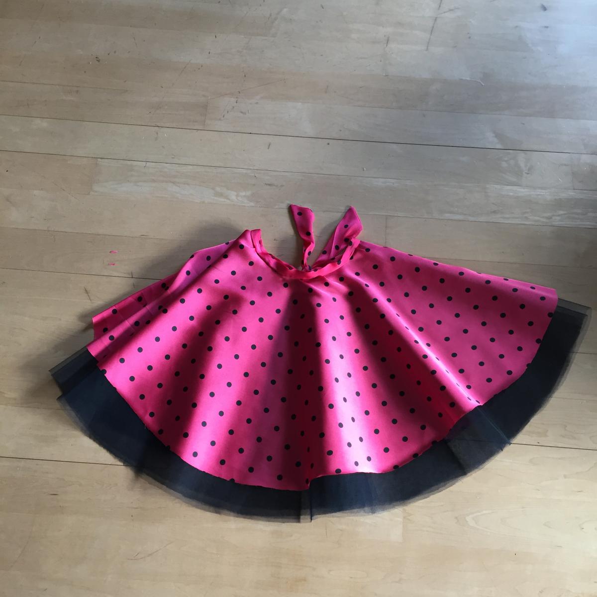 23-disfraz_chica_anos_50_falda