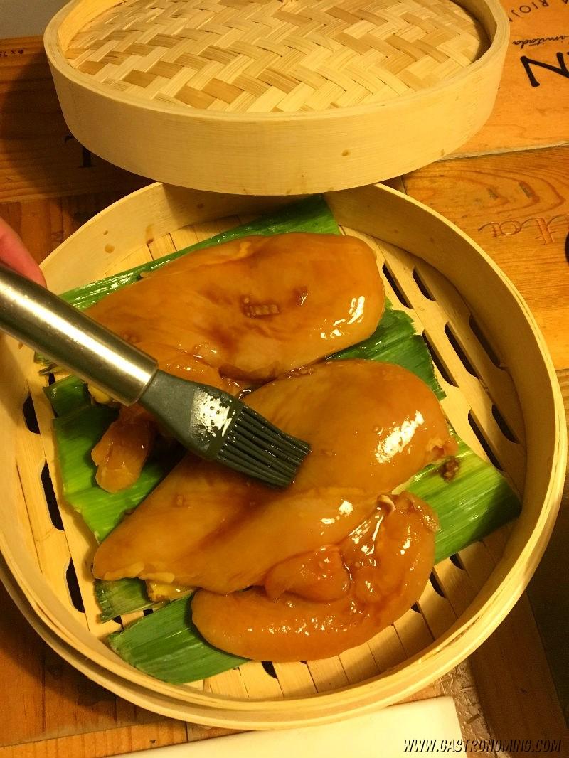 Pollo al vapor con jengibre