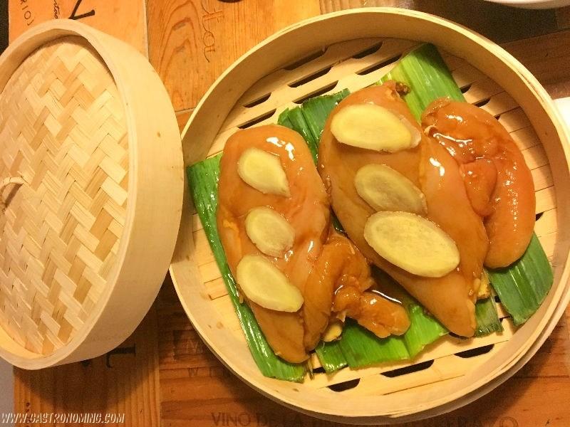 Pollo al vapor con jengibre