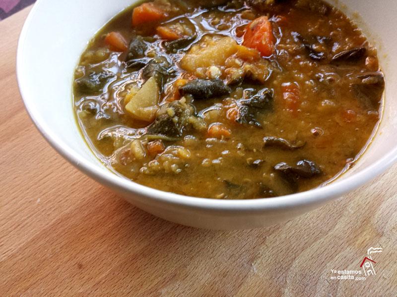Sopa de lentejas al curry - Yaestamosencasita.com