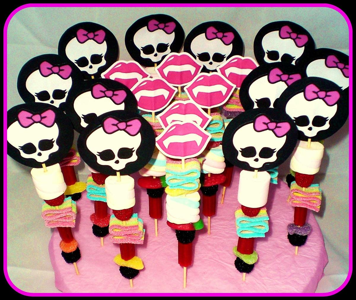 Brochetas de chuches monstruosas