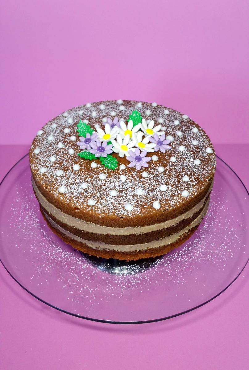 Tarta de yogur rellena de buttercream de nutella